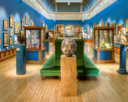 The Victoria Art Gallery and the Royal Crescent are important attractions in the city of Bath.